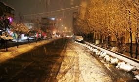 بارش برف در پردیس و بومهن، موجب لغزندگی معابر و مشکلاتی در تردد شد