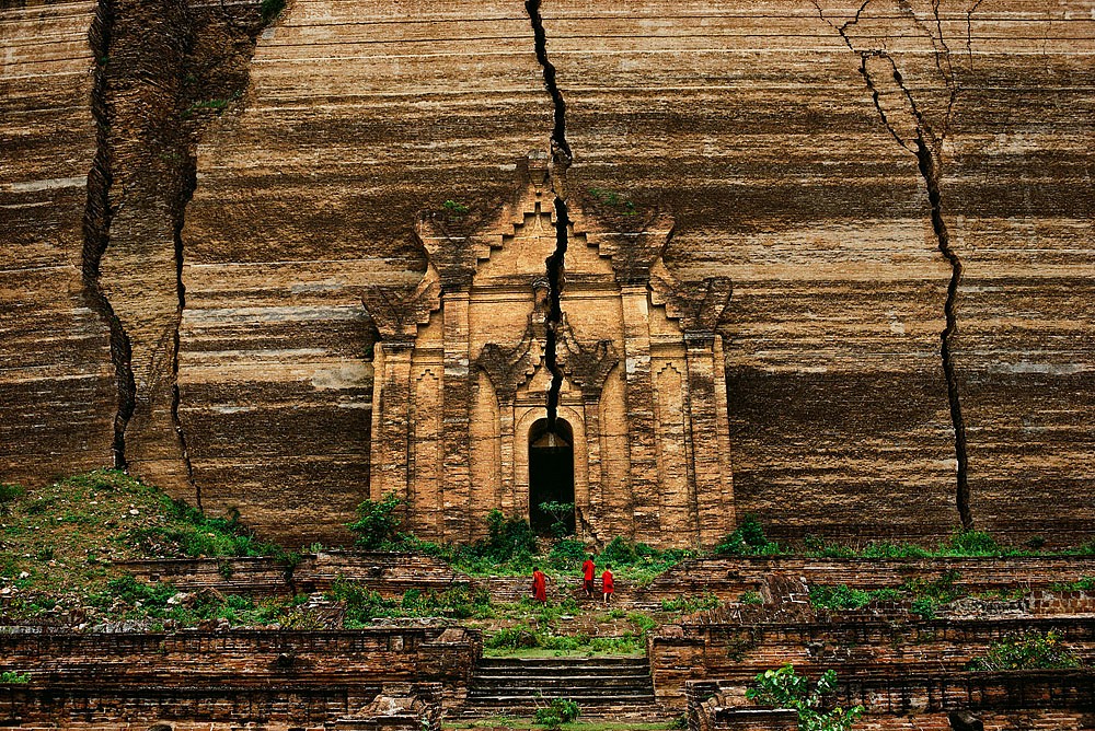 بتکده ای در میان کوه