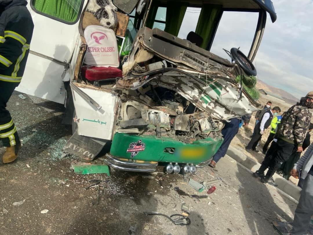 تصادف مینی‌بوس در جاده چناران ۱۰ مصدوم برجای گذاشت