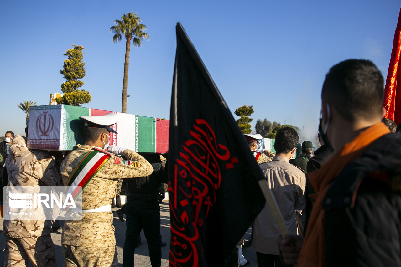 پیکر شهید سرباز وظیفه مدافع امنیت در لردگان تشییع شد