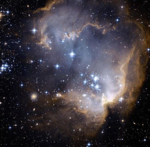 حضور یک خوشه ستاره‌ای در اطراف ابر ماژلانی کوچک