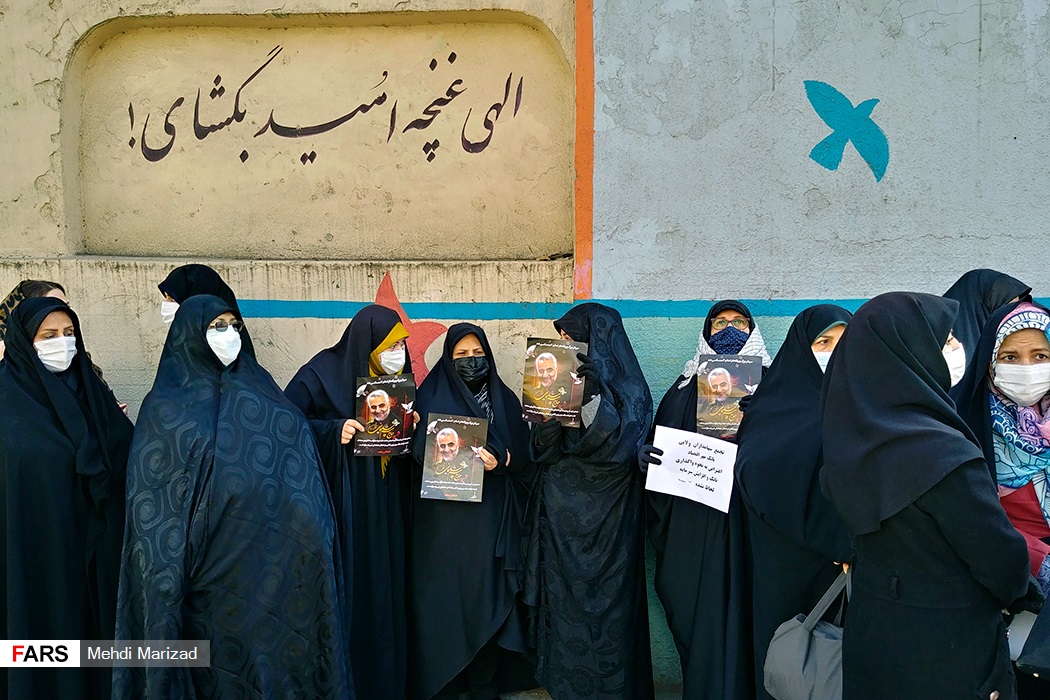 عکس/ تجمع سهامداران بانک مهر اقتصاد مقابل قوه قضائیه