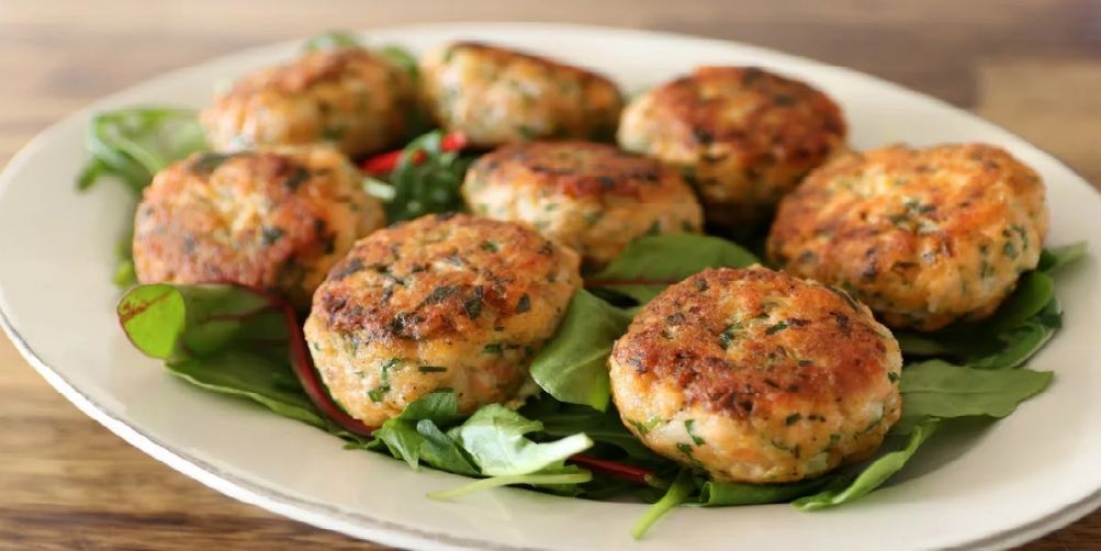 طرز تهيه کيک ماهي سالمون تازه ؛ يک وعده غذاي دريايي متفاوت
