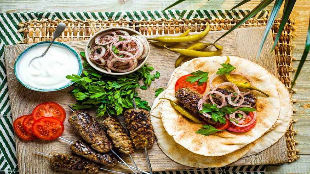 طرز تهيه و ترکيب ادويه اورفا کباب يکي ازخوشمزه‌ترين و مشهورترين کباب‌هاي ترکيه