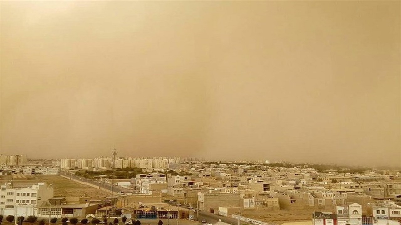 ریزگرد مردم شرق کرمان را خانه‌نشین کرد؛ طوفان شن راه ارتباطی ۹۰ روستا را بست