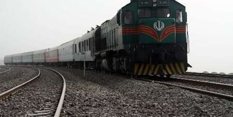 طوفان شن، قطار زاهدان- کرمان را از ریل خارج کرد