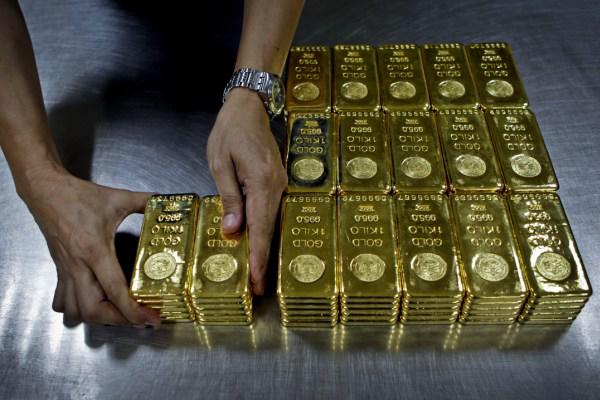 نگاهی به روند قیمت جهانی طلا در هفته جدید معاملاتی