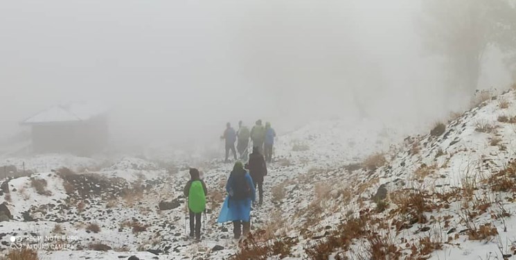 نجات کوهنورد گرفتار در ارتفاعات روستای «منجگان» بیرجند