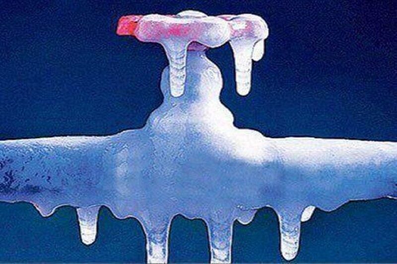 همدانیها مراقب یخزدگی لولهها و کنتورهای آب باشند