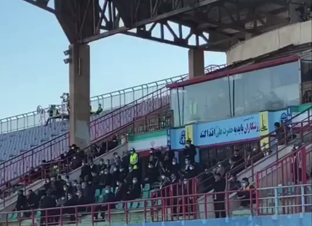 حضور هواداران در ورزشگاه اراک!