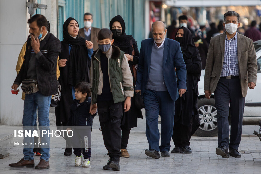 عکس/ بی توجهی به شیوه نامه های بهداشتی در مرکز شهر مشهد