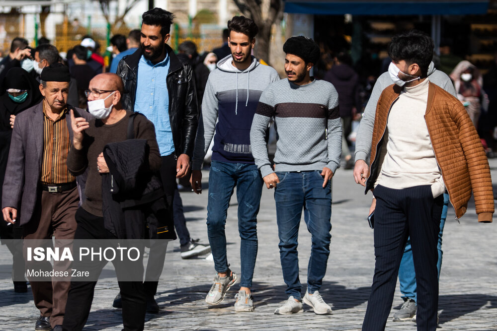 عکس/ بی توجهی به شیوه نامه های بهداشتی در مرکز شهر مشهد