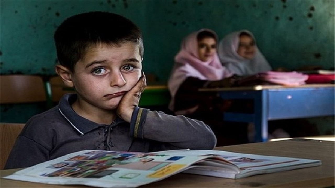تکذیب خبر وجود هزار دانش آموز بازمانده از تحصیل در فیروزه