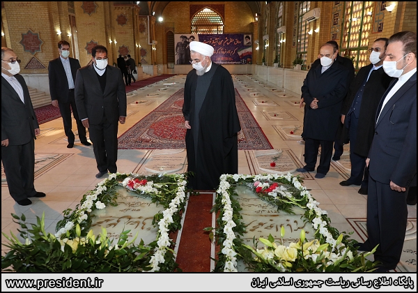 عکس/ تجدید میثاق دولت روحانی با شهیدان انقلاب اسلامی