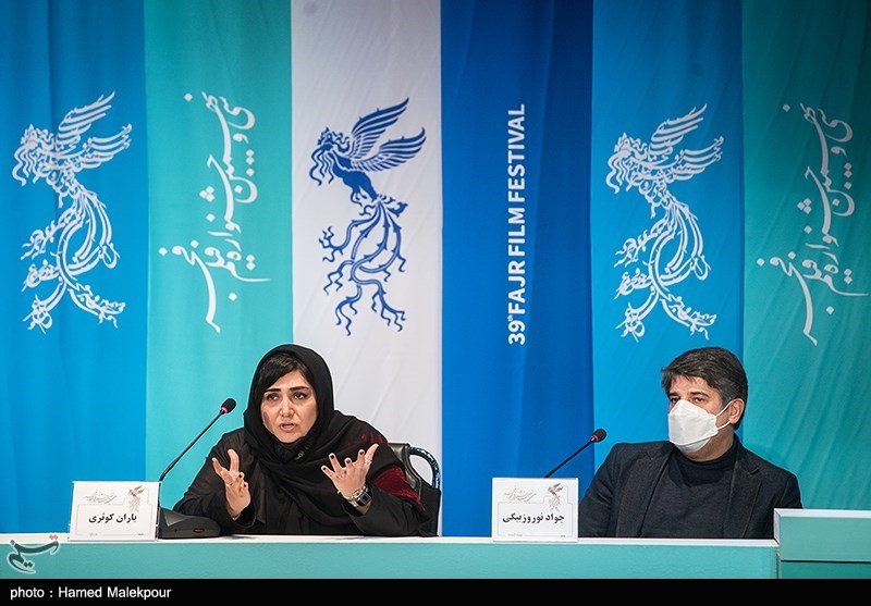 عکس/ ماسک زدن و برداشتن باران کوثری در نشست خبری «بی همه چیز»