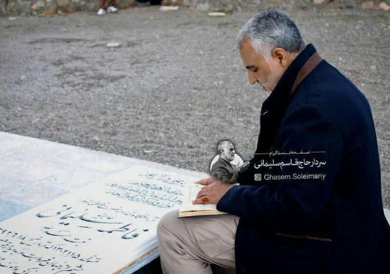 عکس/ حاج قاسم در روز مادر بر سر مزار مادرش