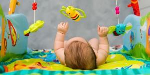 چه اسباب بازی هایی برای نوزادان مناسب تر است؟