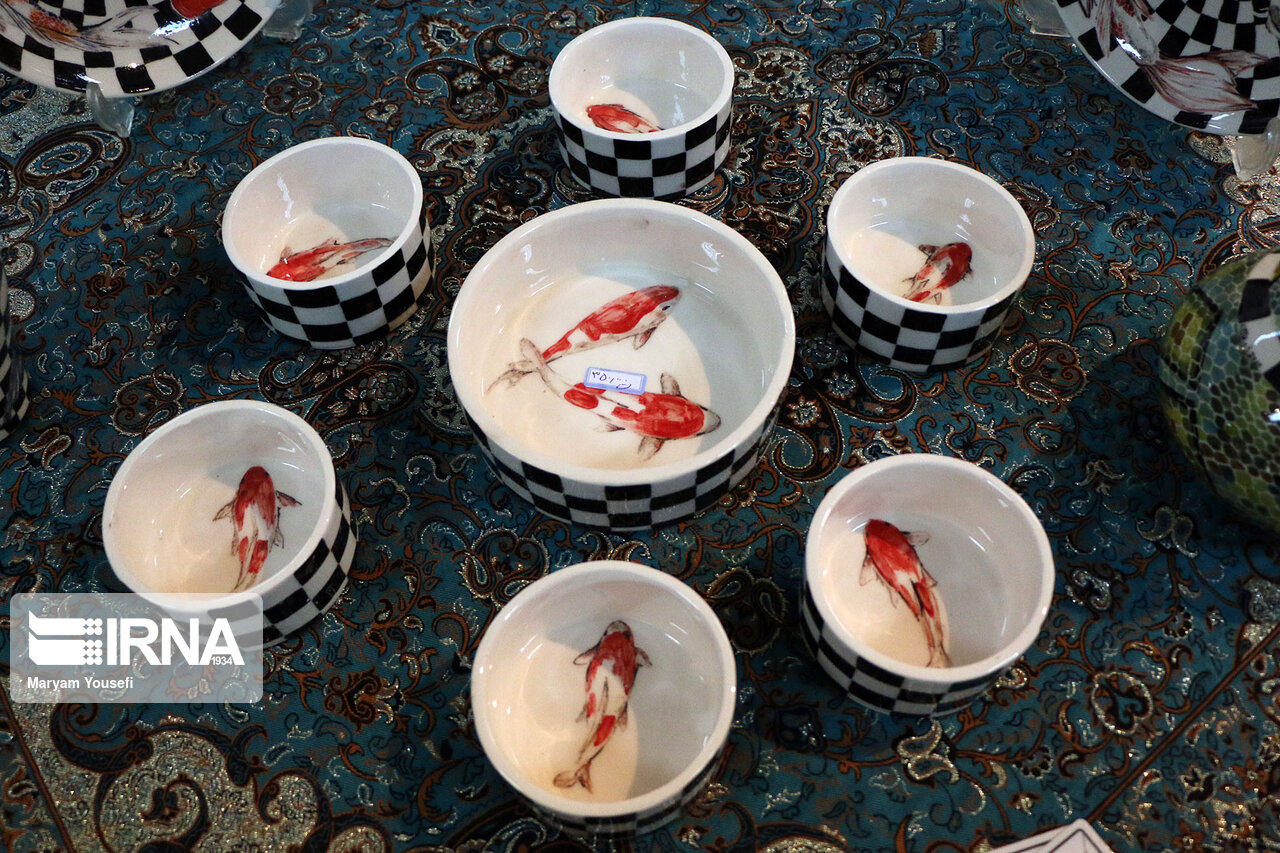 عکس/ برپایی نمایشگاه سرامیک در تبریز