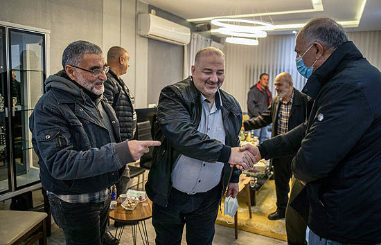 نتانیاهو رنگ عوض می‌کند