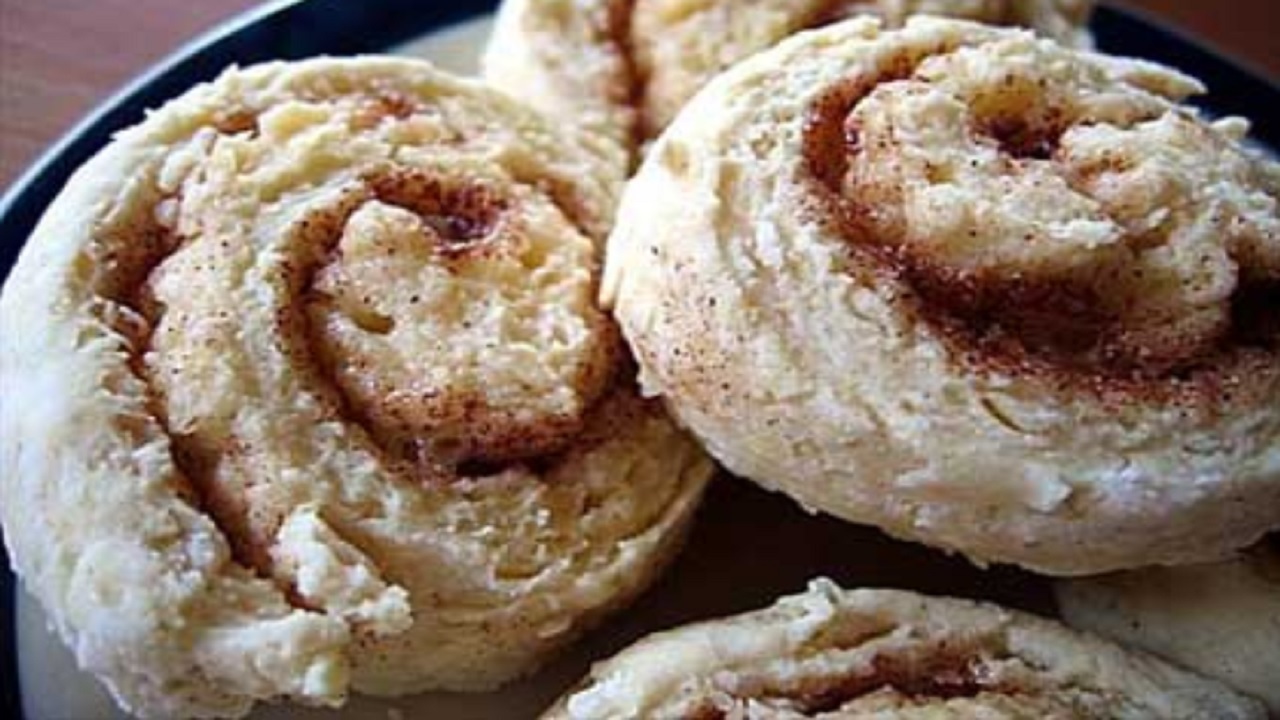 طرز تهيه شيريني دارچيني خوشمزه شب عيد