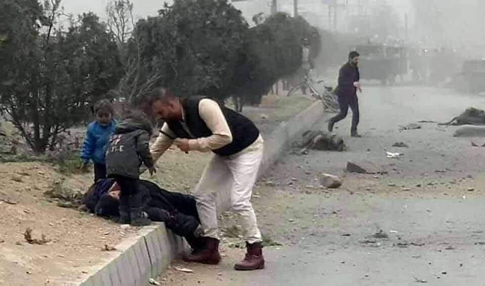عکس/ مادر بلند شو؛ ناله های دو کودک افغان در کنار پیکر مادر