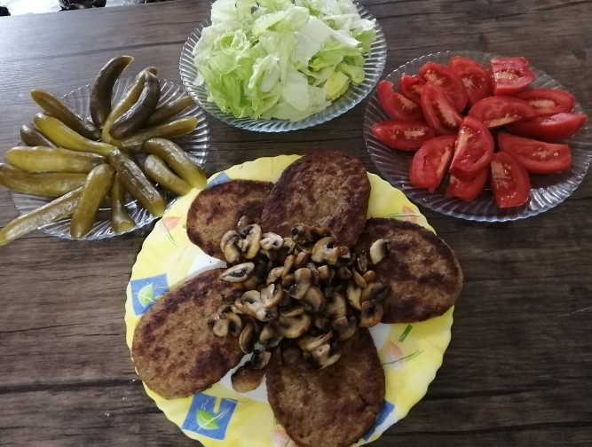 از شما/همبرگر غذاي راحت و خوشمزه