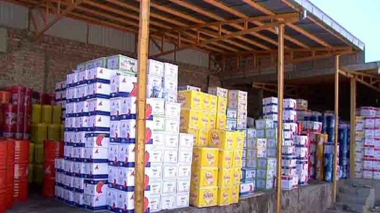 کشف بیش از ۱۸ هزار لیتر روغن موتور احتکارشده در اسدآباد