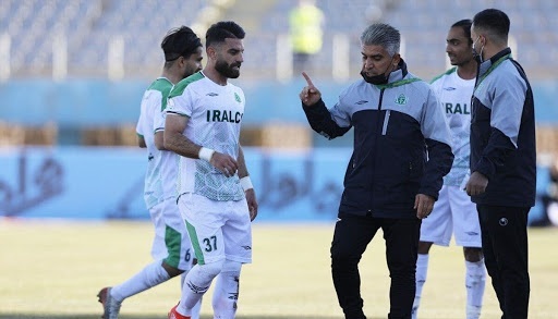 خرمزی: هیچ بازیکنی از آلومینیوم اراک جدا نمی‌شود