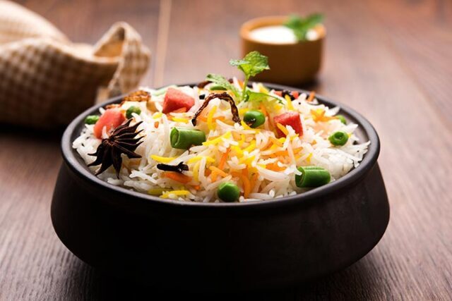 طرز تهيه پلو برياني هندي؛ يک غذاي لذيذ و خوشمزه بدون گوشت