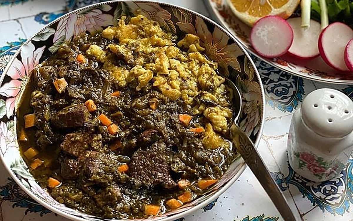 طرز تهيه خورش اسپناساک؛ يک غذاي خوشمزه‌ي مازندراني