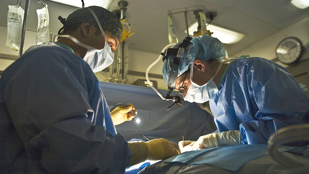 ۲ بیمار زاهدانی با عمل جراحی حلزون از نعمت شنوایی برخوردار شدند