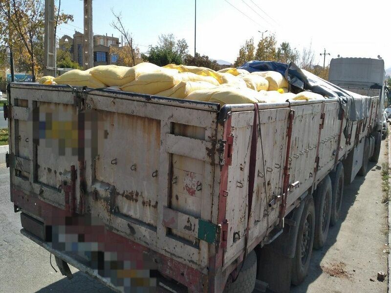 حدود ۹.۳ تن آرد و نهاده دامی قاچاق در میاندوآب کشف شد