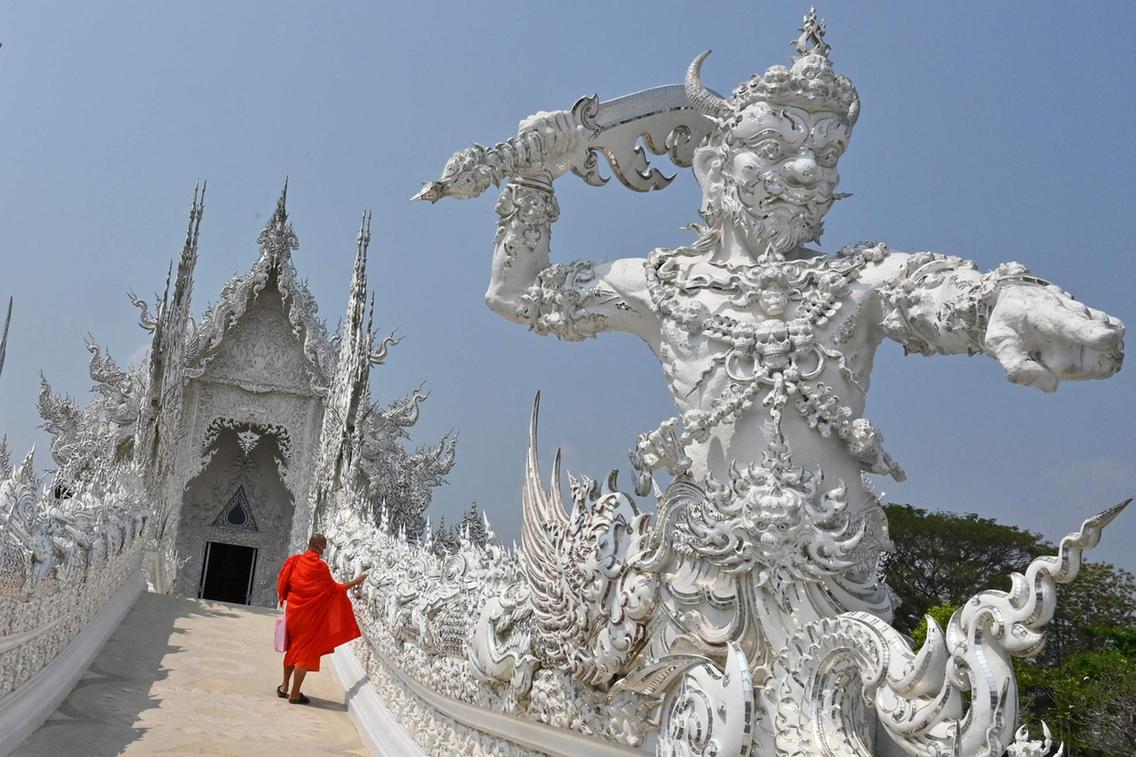 مجسمه های افسانه ای معبد سفید تایلند