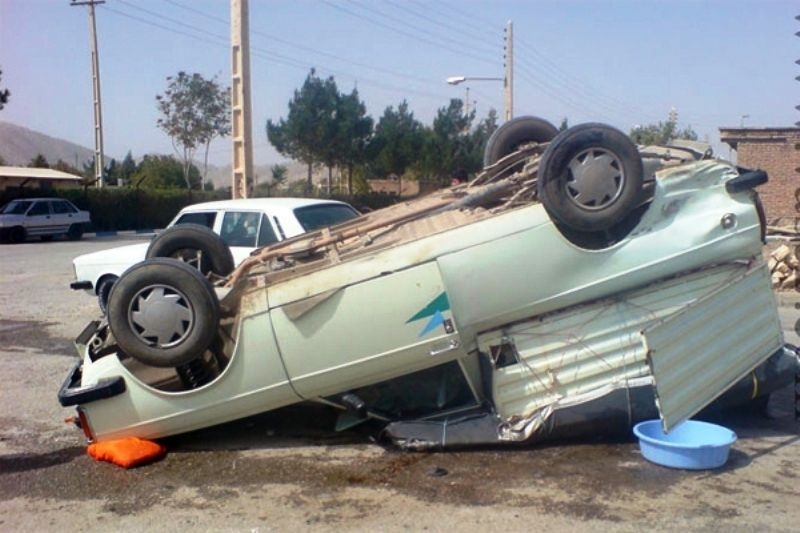 واژگونی وانت پیکان جان راننده را در کرمانشاه گرفت