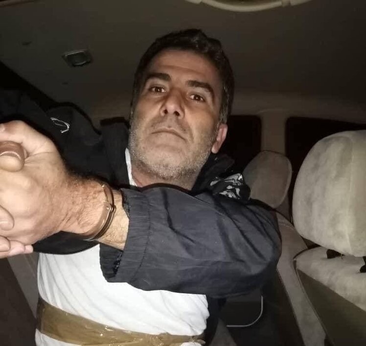 تصاویری از دست‌نوشته و اسلحه هواپیماربای پرواز اهواز-مشهد 