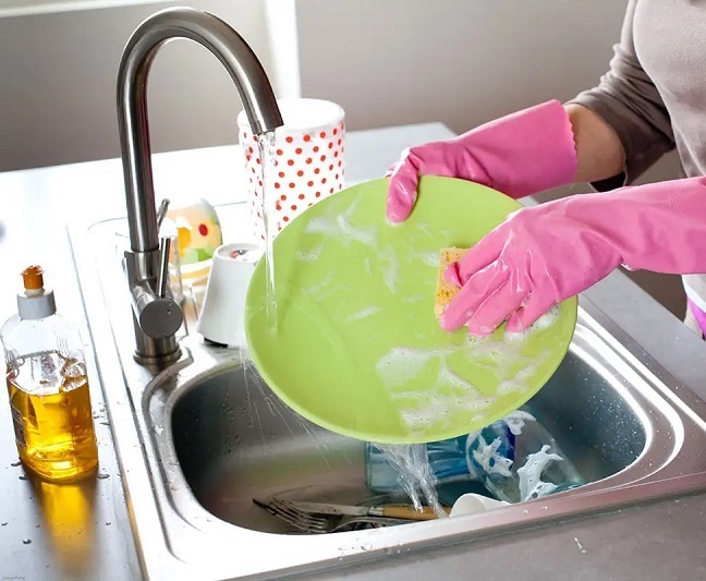 Vacuum the dishes. Do the washing up. Wash up. Чистота на кухне стаканы. Sivi Bulasik.