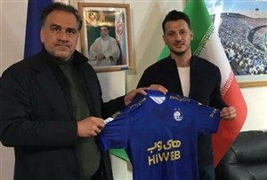 واکنش متفاوت هواداران آبی به خرید بازیکن گل نزن پرسپولیس