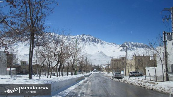 بارش برف و تندباد موجب قطعی برق در فریدونشهر و مسدود شدن جاده برخی روستاها شد