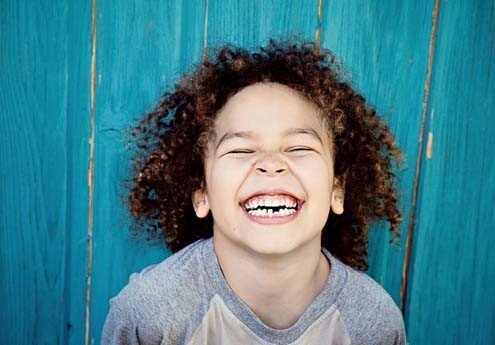 چگونه کودکان را بخندانیم؟