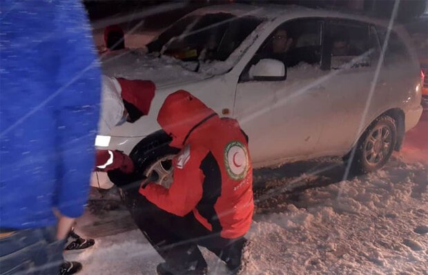 ۱۰ محور استان سمنان گرفتار برف