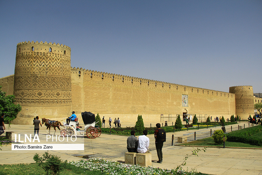 عکس/ بازدید مسافران نوروزی از مجموعه زندیه شیراز