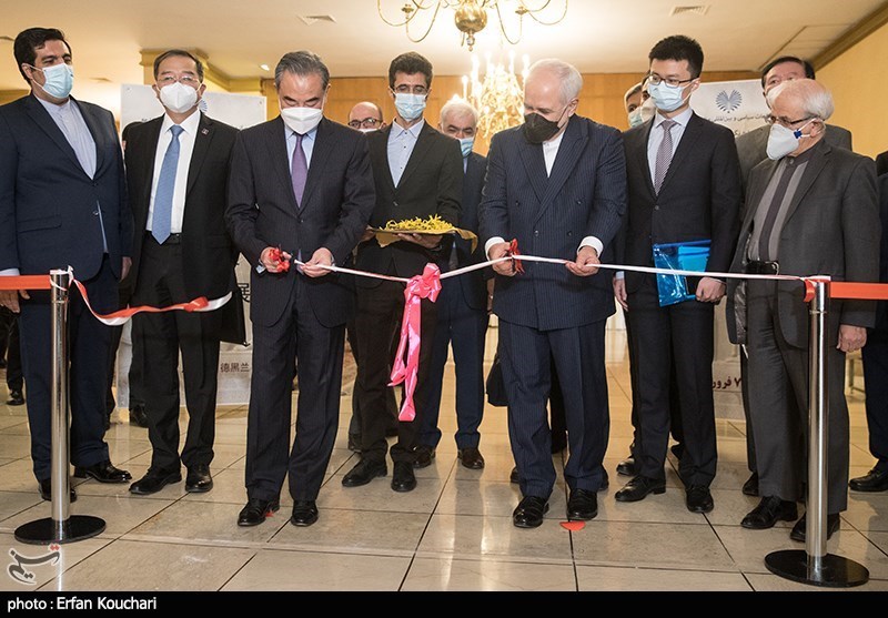 افتتاح نمایشگاه اسناد روابط ایران و چین با حضور وانگ‌ئی و ظریف