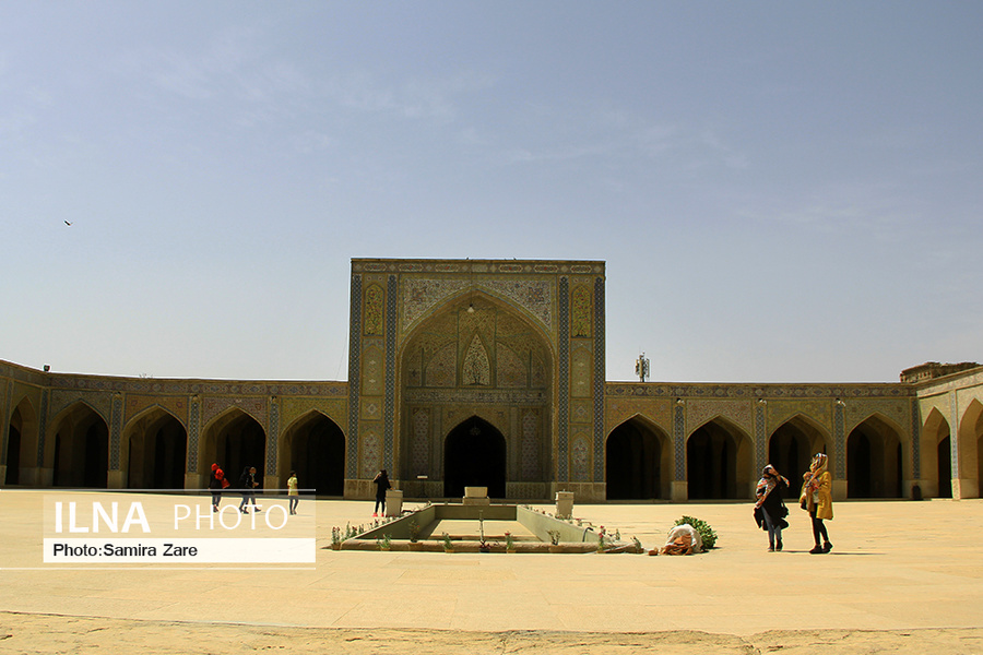 عکس/ بازدید مسافران نوروزی از مجموعه زندیه شیراز