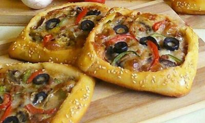 طرز تهيه ساندويچ پيتزا سوفله؛ خوشمزه و خاص