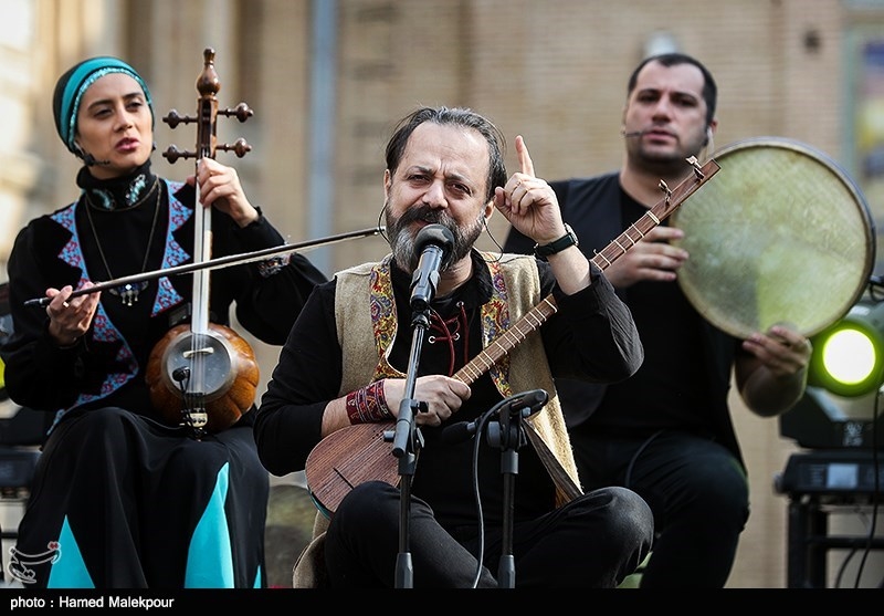 اجرای زنده و دیدنی گروه رستاک از آهنگ "رعنا"