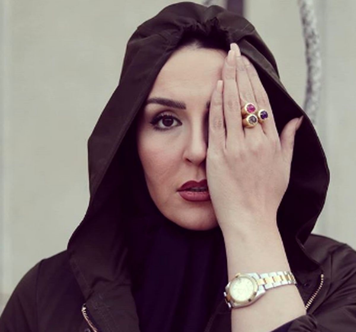 چهره ها/ عکس های یهویی از خانم بازیگر با پوششی عجیب!
