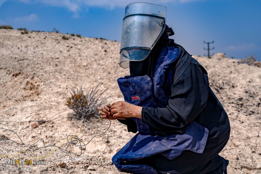 اولین زن مین‌روب در یمن