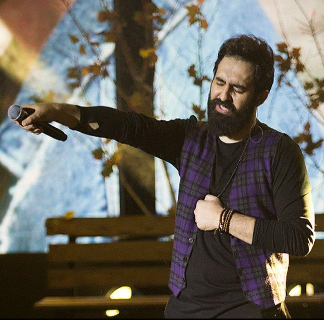مهدی یراحی عزادار برادرش شد
