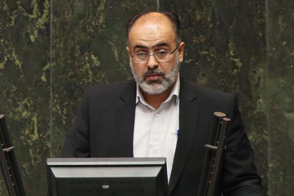 نماینده مردم خرمآباد: با توزیع کنندگان متخلف مرغ برخورد شود