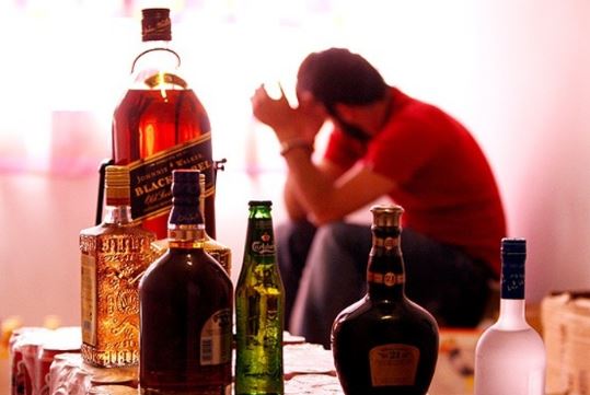 محکومیت مرد مشروب ‌فروش بعد از کورشدن مشتری